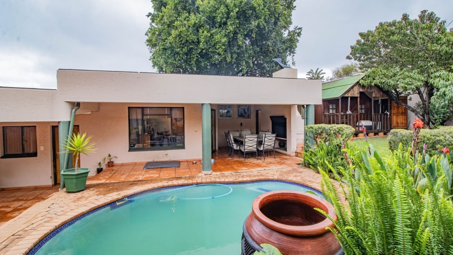3 Bedroom Property for Sale in Linmeyer Gauteng