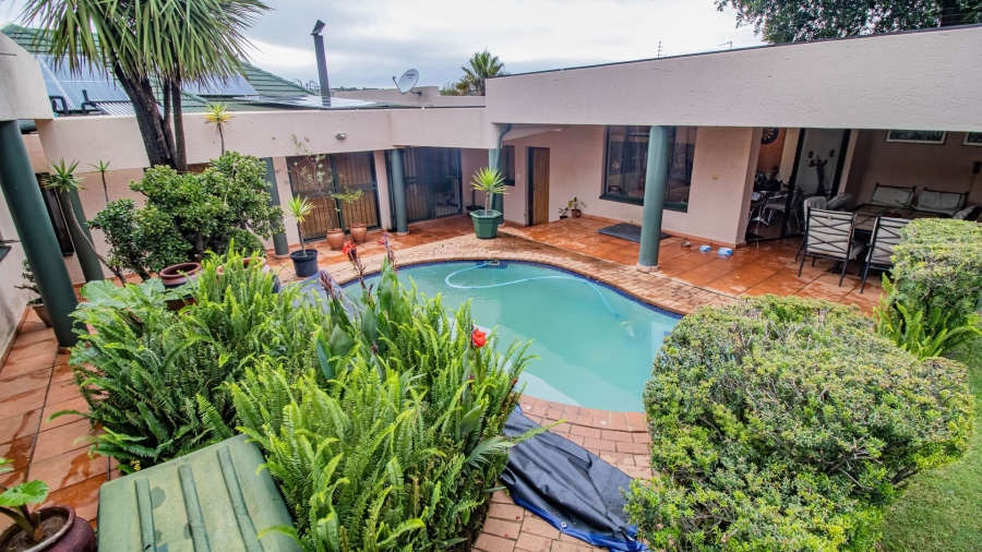 3 Bedroom Property for Sale in Linmeyer Gauteng