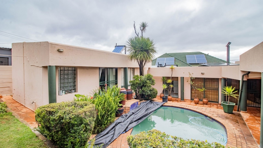 3 Bedroom Property for Sale in Linmeyer Gauteng