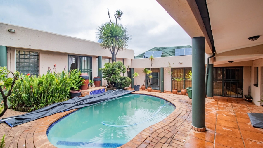3 Bedroom Property for Sale in Linmeyer Gauteng