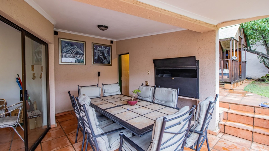 3 Bedroom Property for Sale in Linmeyer Gauteng