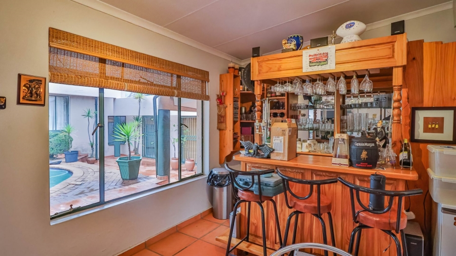 3 Bedroom Property for Sale in Linmeyer Gauteng
