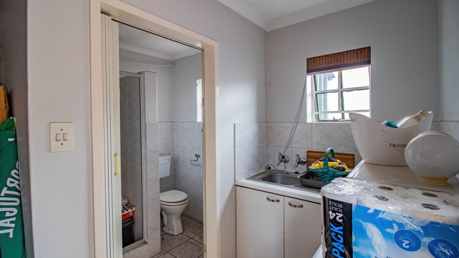 3 Bedroom Property for Sale in Linmeyer Gauteng