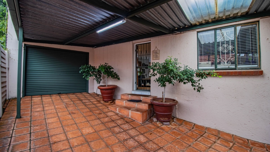 3 Bedroom Property for Sale in Linmeyer Gauteng