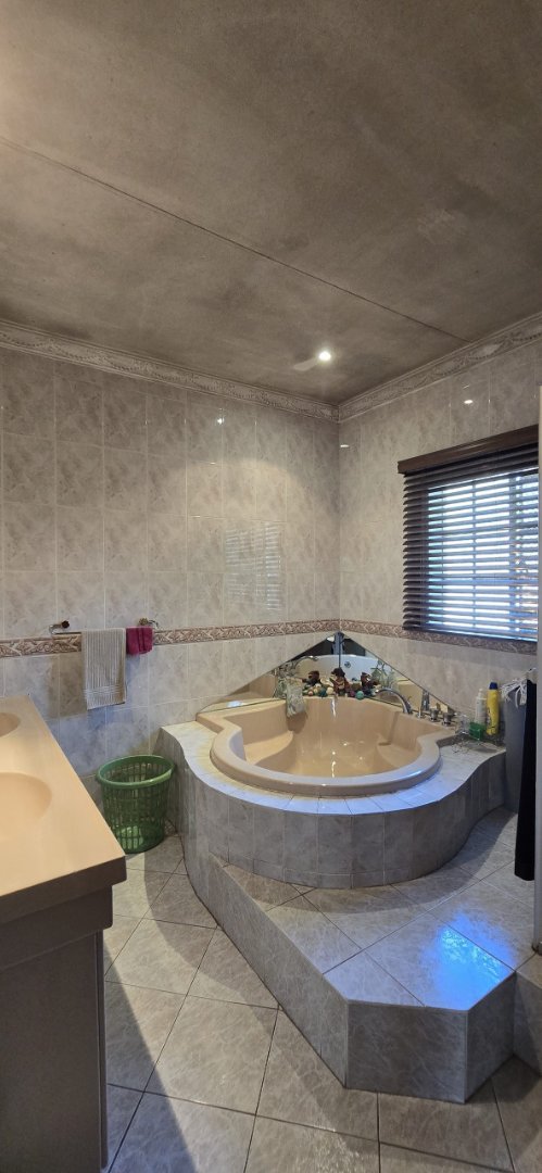 6 Bedroom Property for Sale in Amandasig Gauteng