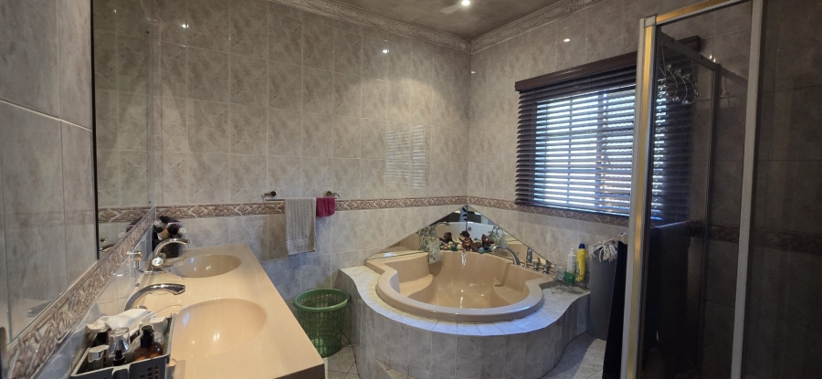 6 Bedroom Property for Sale in Amandasig Gauteng