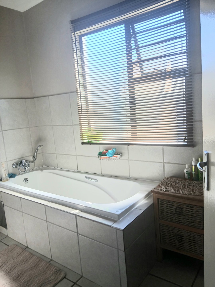 3 Bedroom Property for Sale in Noordwyk Gauteng