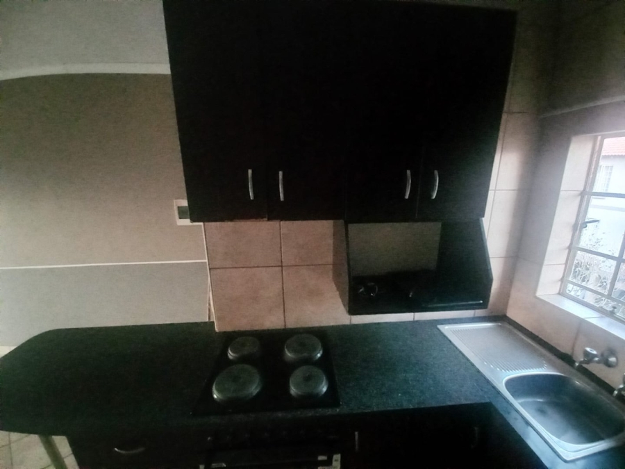 To Let 2 Bedroom Property for Rent in Rooihuiskraal North Gauteng