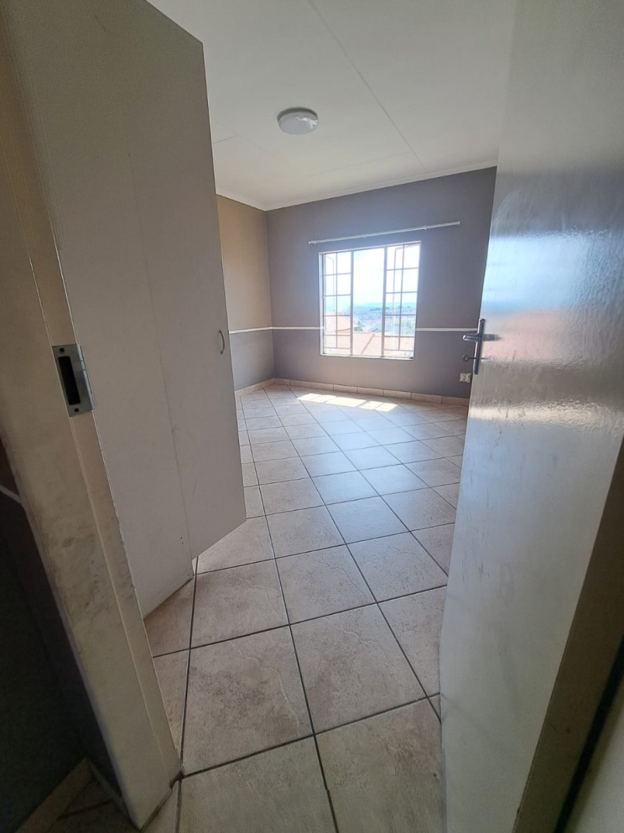 To Let 2 Bedroom Property for Rent in Rooihuiskraal North Gauteng