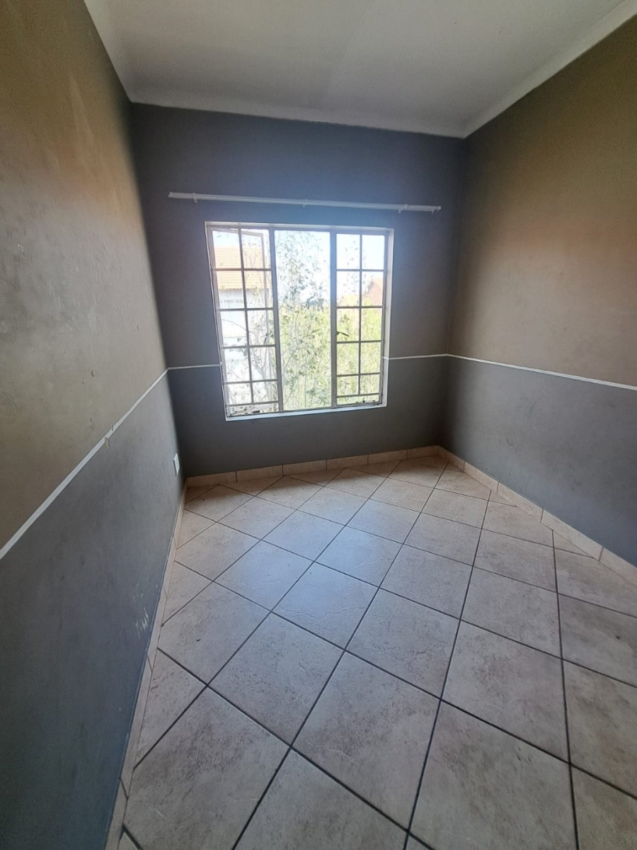 To Let 2 Bedroom Property for Rent in Rooihuiskraal North Gauteng
