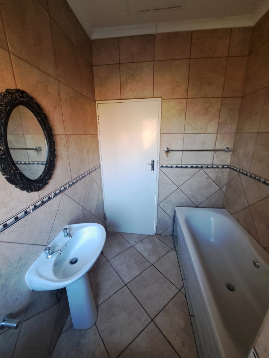 To Let 2 Bedroom Property for Rent in Rooihuiskraal North Gauteng