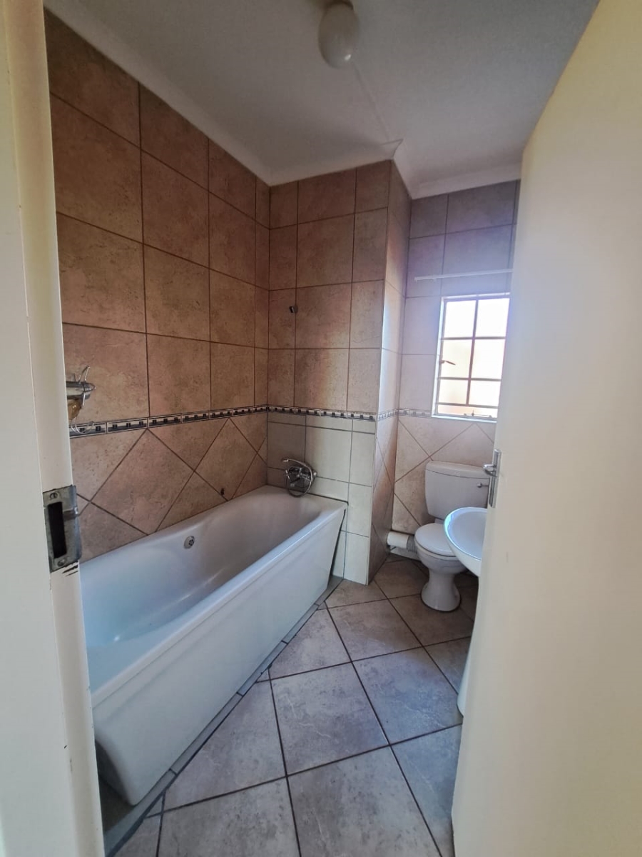 To Let 2 Bedroom Property for Rent in Rooihuiskraal North Gauteng