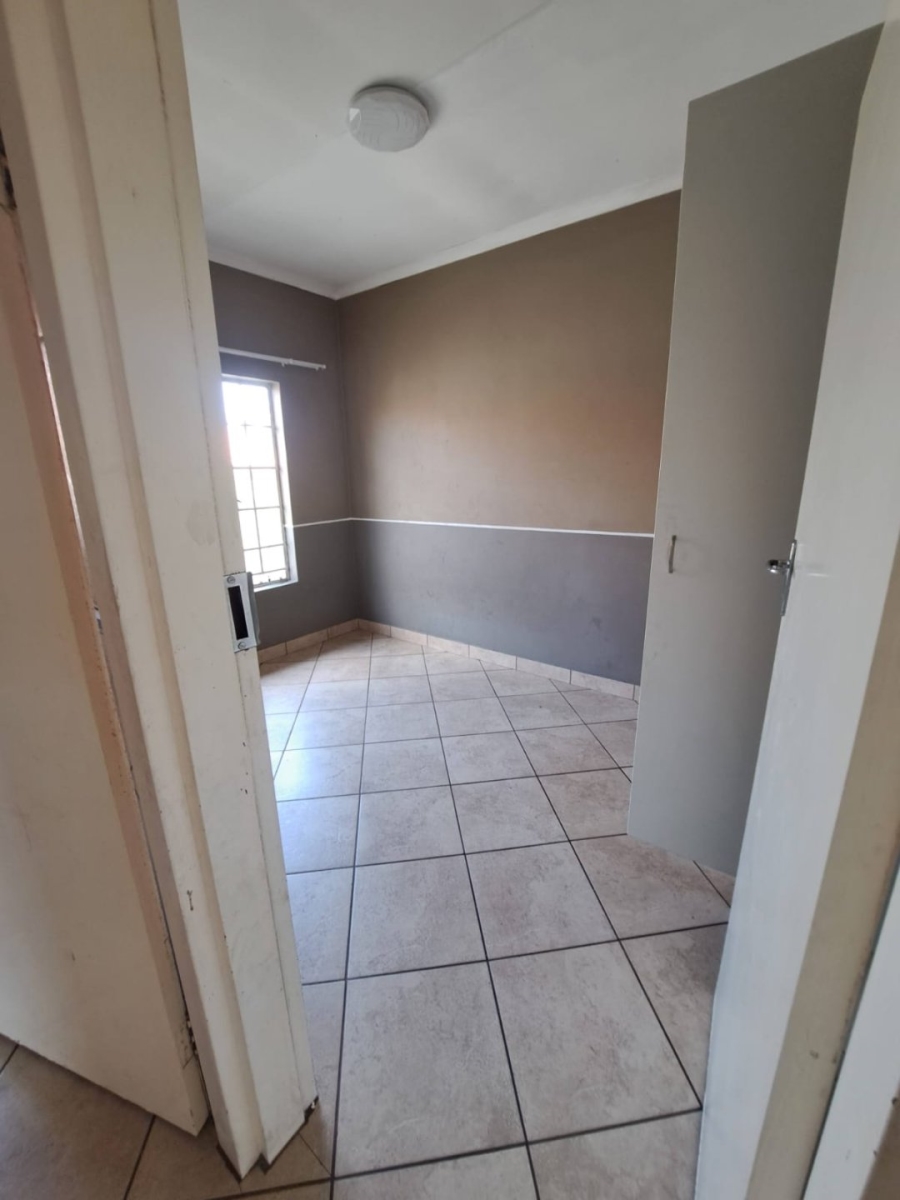 To Let 2 Bedroom Property for Rent in Rooihuiskraal North Gauteng