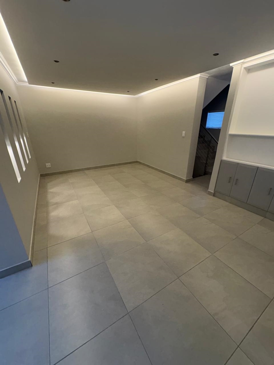 4 Bedroom Property for Sale in Pierre Van Ryneveld Gauteng