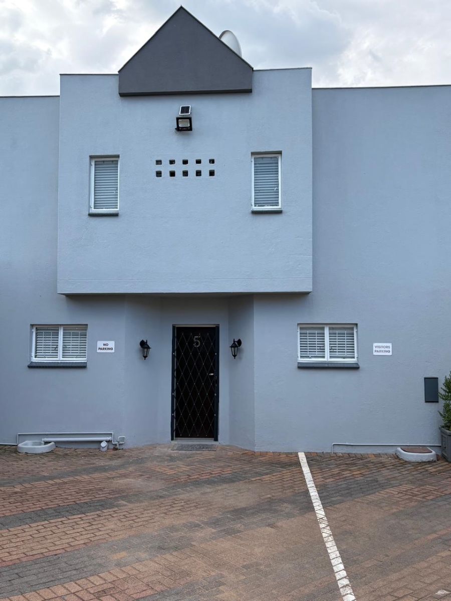 4 Bedroom Property for Sale in Pierre Van Ryneveld Gauteng
