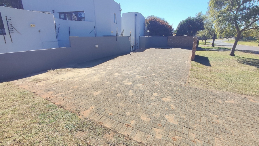 4 Bedroom Property for Sale in Pierre Van Ryneveld Gauteng