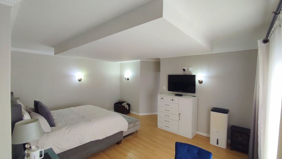 6 Bedroom Property for Sale in Monavoni Gauteng