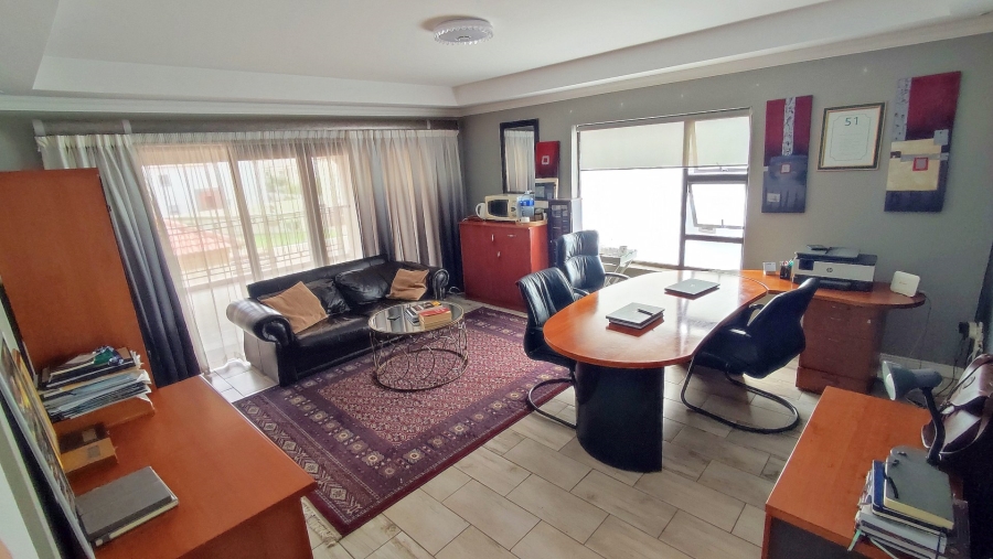 6 Bedroom Property for Sale in Monavoni Gauteng