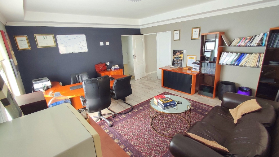6 Bedroom Property for Sale in Monavoni Gauteng
