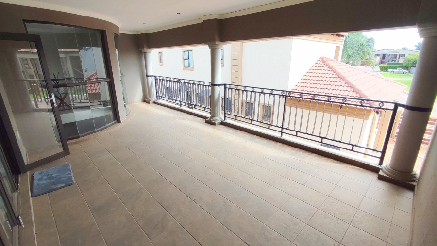 6 Bedroom Property for Sale in Monavoni Gauteng