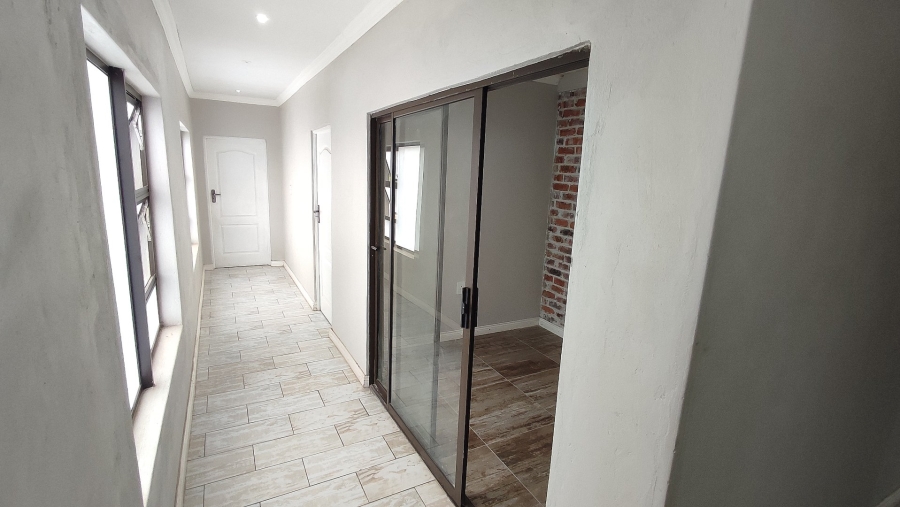 6 Bedroom Property for Sale in Monavoni Gauteng