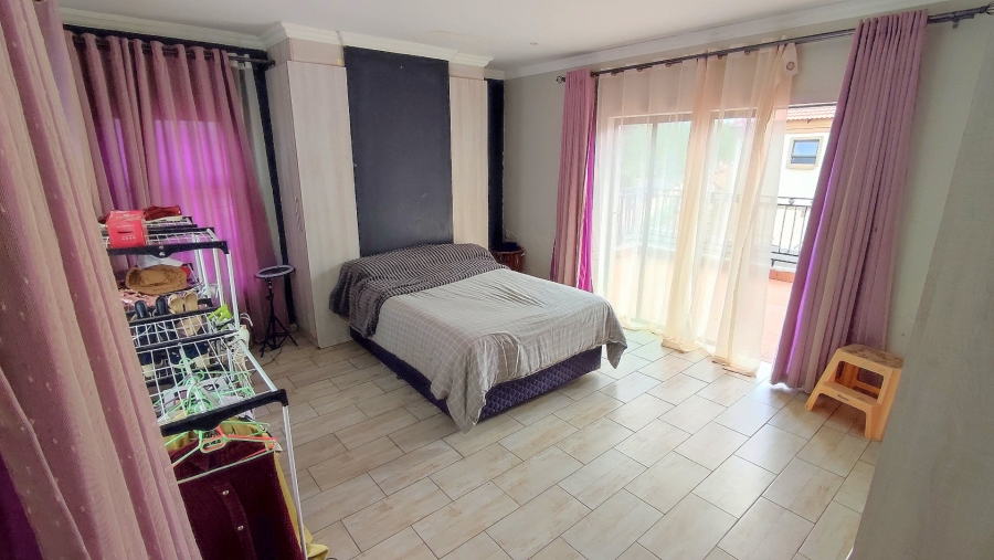6 Bedroom Property for Sale in Monavoni Gauteng