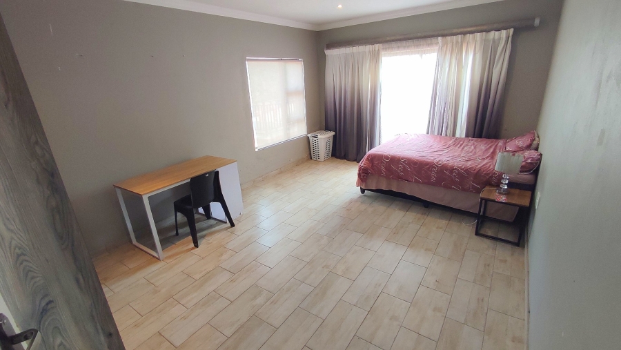 6 Bedroom Property for Sale in Monavoni Gauteng