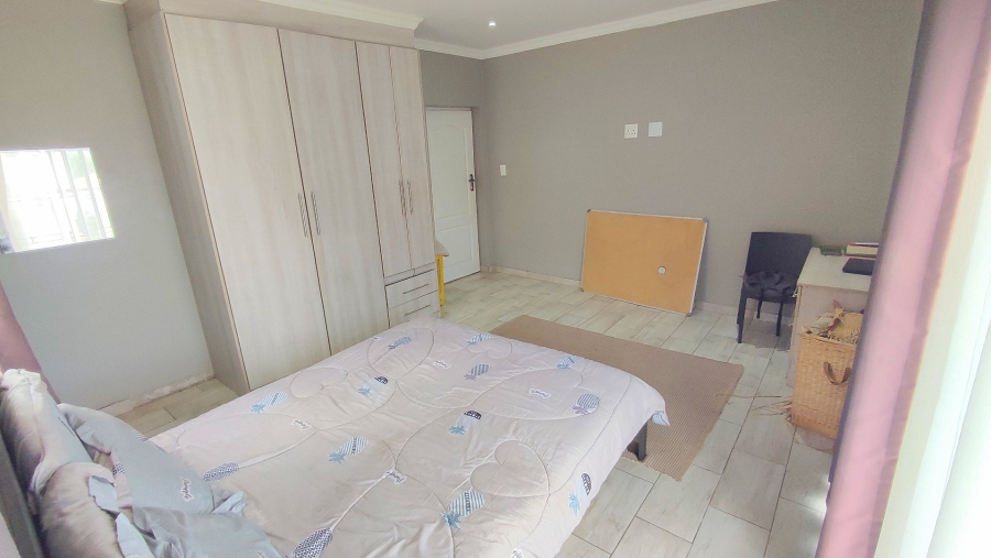 6 Bedroom Property for Sale in Monavoni Gauteng