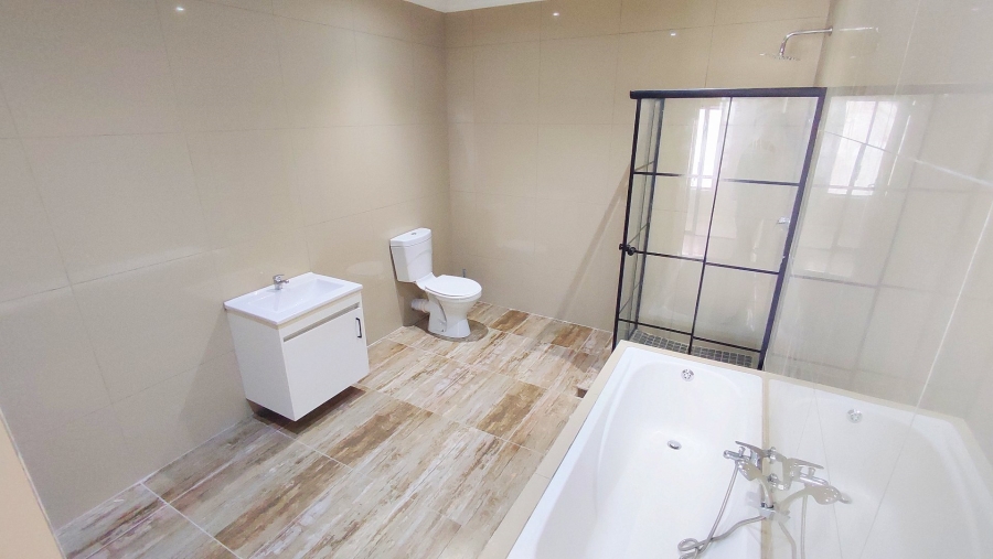 6 Bedroom Property for Sale in Monavoni Gauteng