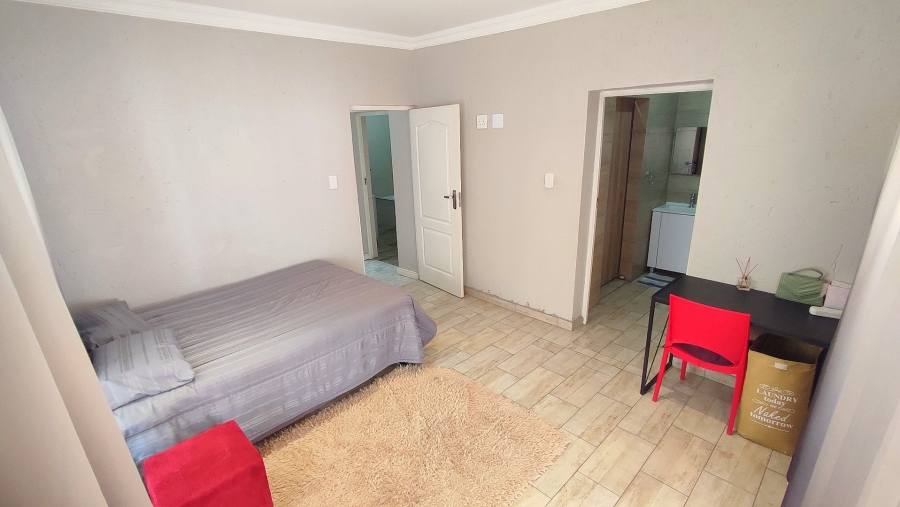 6 Bedroom Property for Sale in Monavoni Gauteng