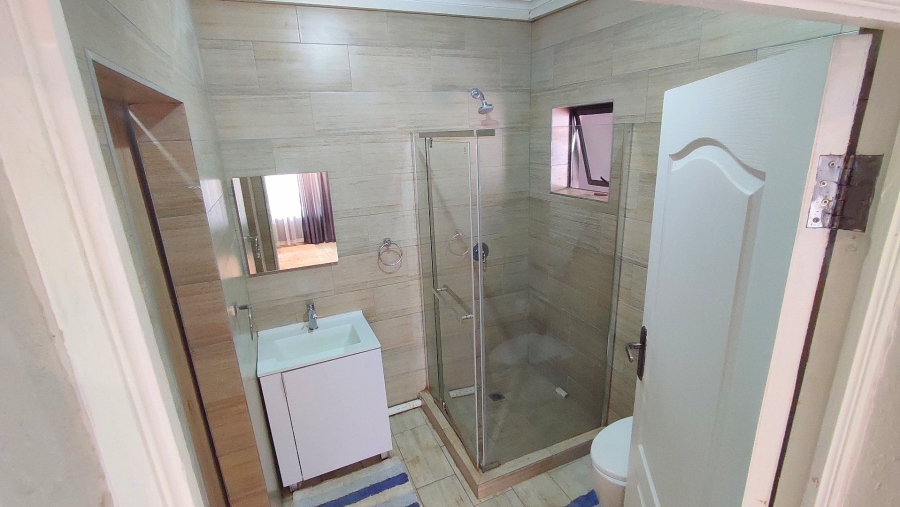 6 Bedroom Property for Sale in Monavoni Gauteng