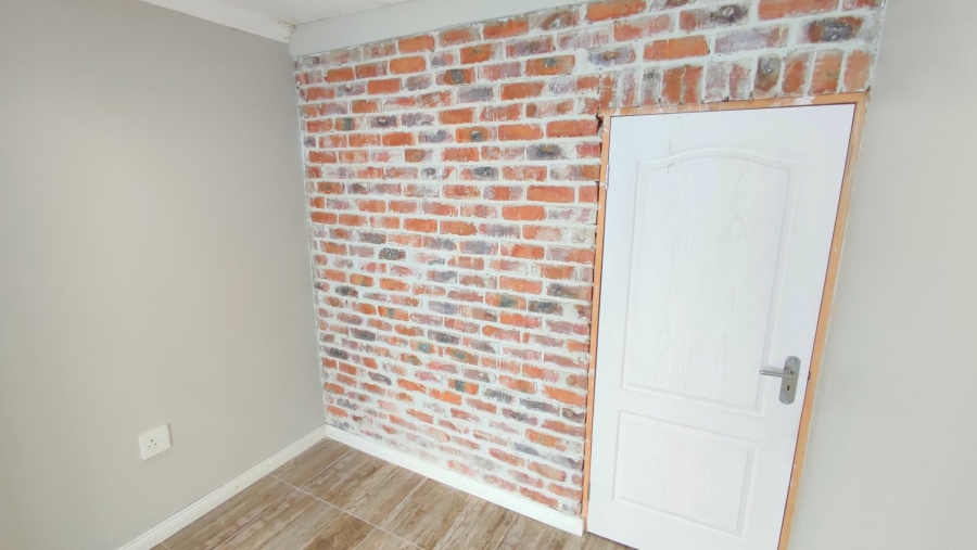 6 Bedroom Property for Sale in Monavoni Gauteng
