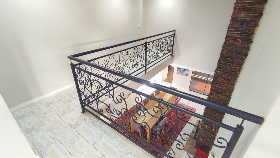 6 Bedroom Property for Sale in Monavoni Gauteng