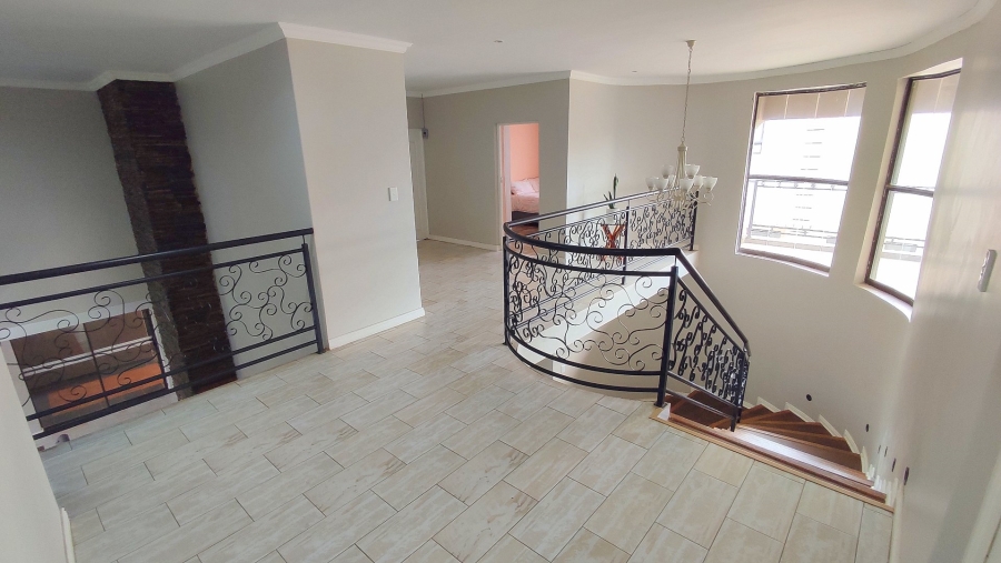 6 Bedroom Property for Sale in Monavoni Gauteng