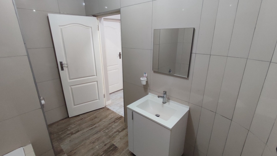 6 Bedroom Property for Sale in Monavoni Gauteng