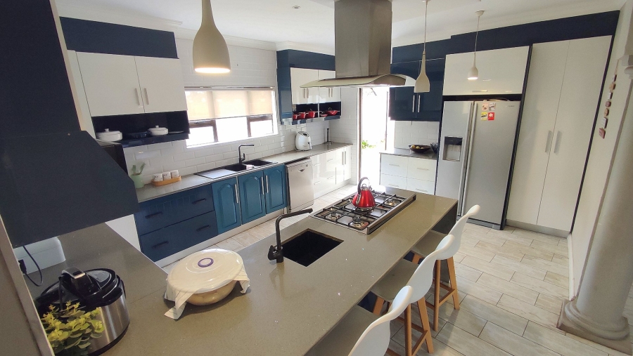 6 Bedroom Property for Sale in Monavoni Gauteng