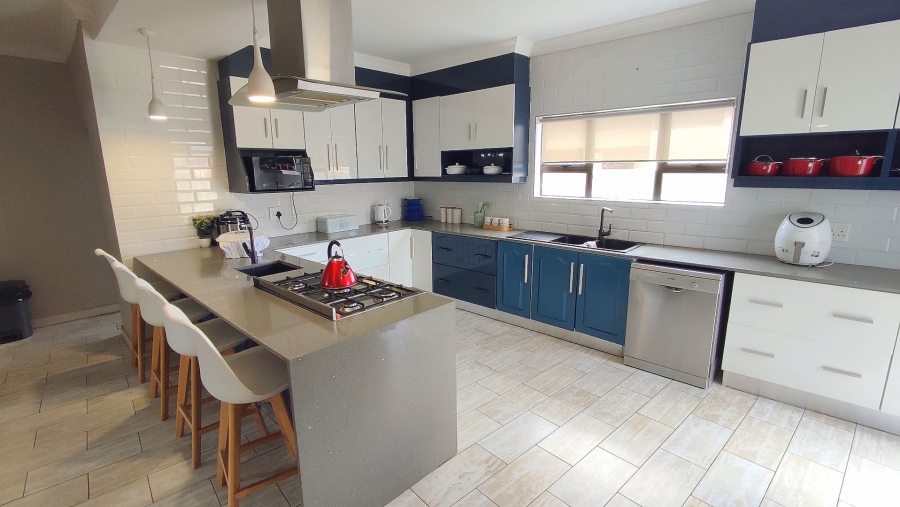6 Bedroom Property for Sale in Monavoni Gauteng