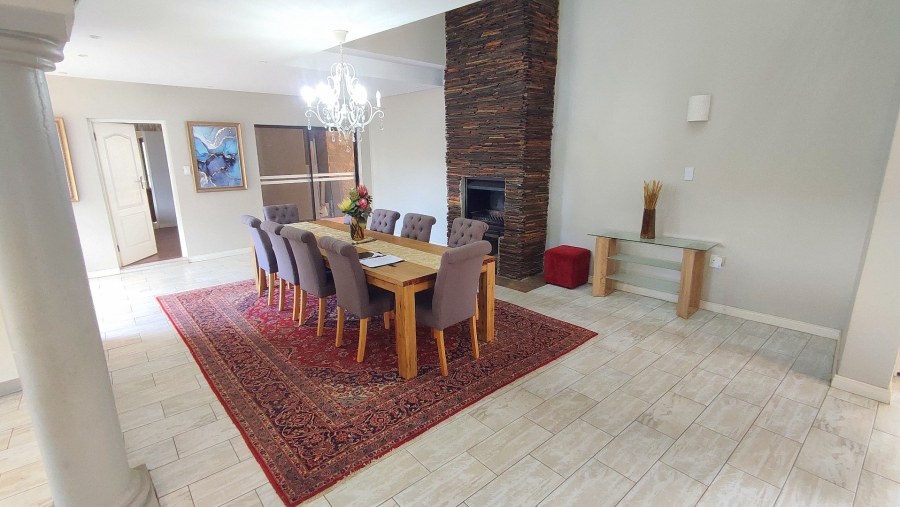 6 Bedroom Property for Sale in Monavoni Gauteng