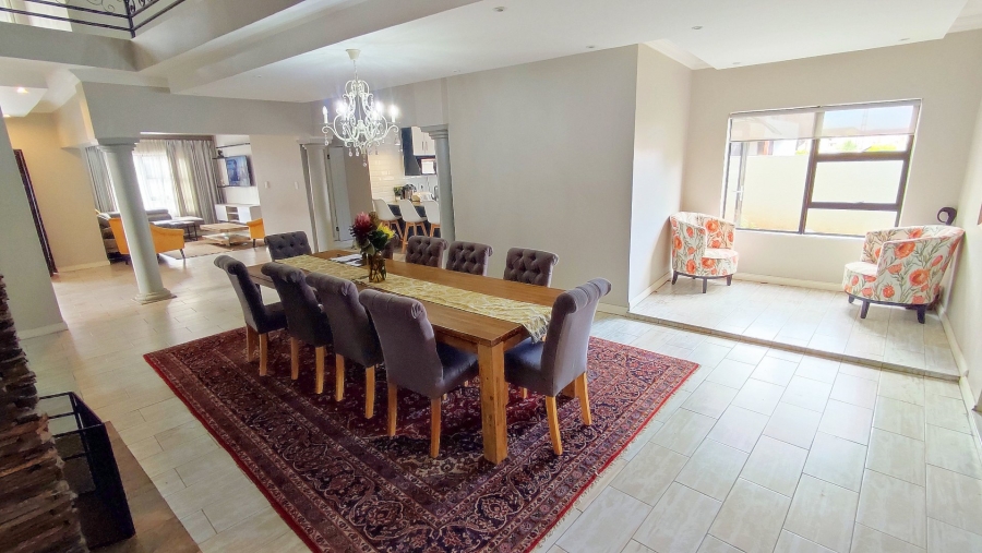 6 Bedroom Property for Sale in Monavoni Gauteng