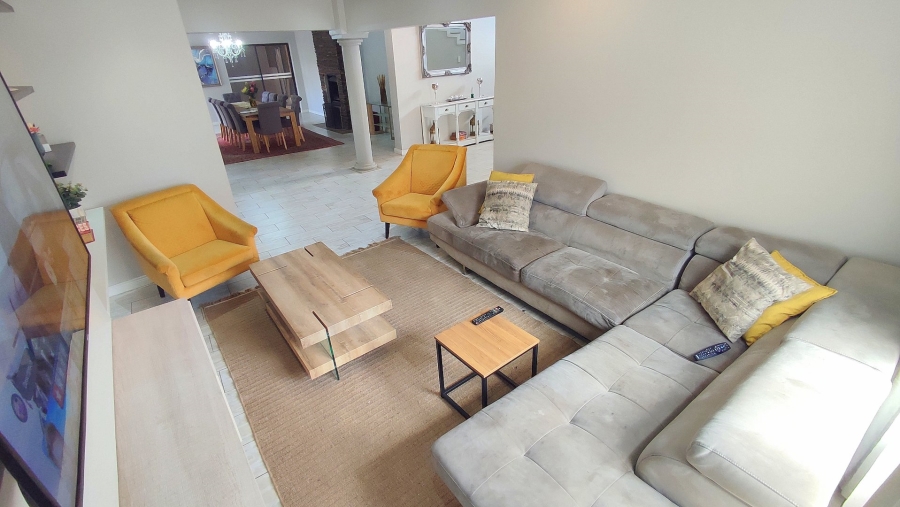 6 Bedroom Property for Sale in Monavoni Gauteng