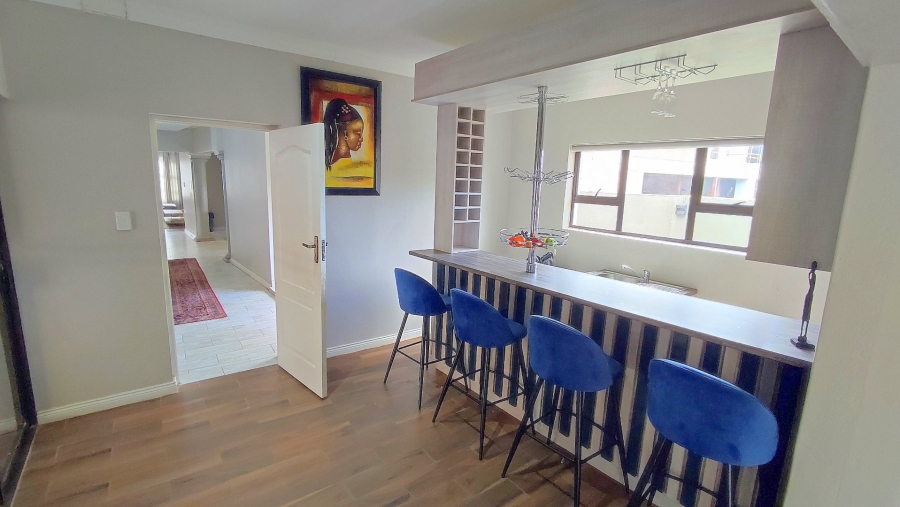 6 Bedroom Property for Sale in Monavoni Gauteng