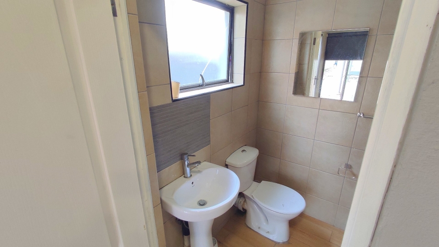 6 Bedroom Property for Sale in Monavoni Gauteng