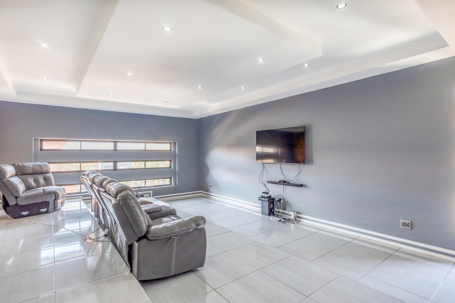 6 Bedroom Property for Sale in Amandasig Gauteng