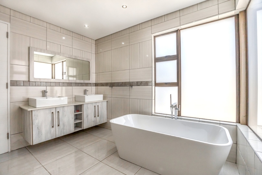 6 Bedroom Property for Sale in Amandasig Gauteng
