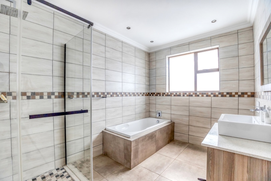 6 Bedroom Property for Sale in Amandasig Gauteng