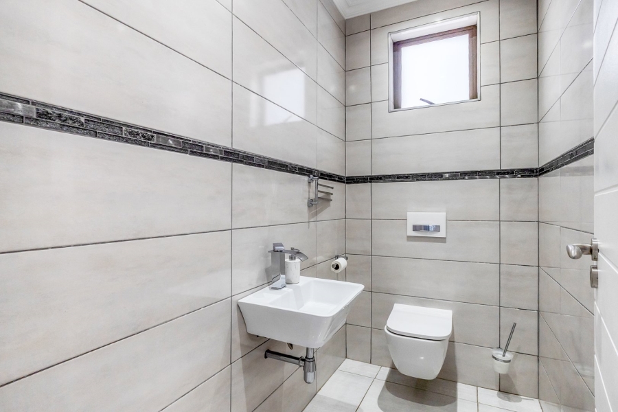 6 Bedroom Property for Sale in Amandasig Gauteng
