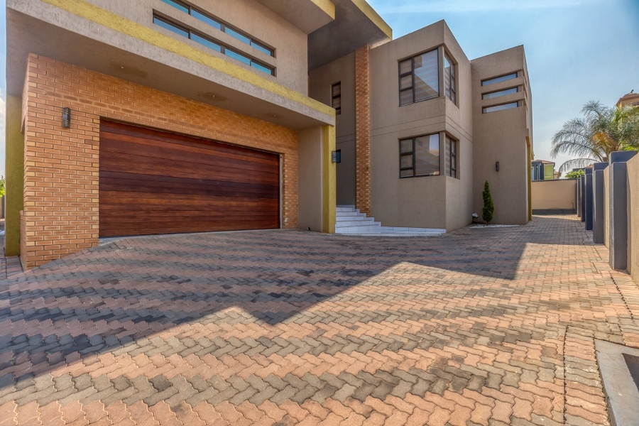 6 Bedroom Property for Sale in Amandasig Gauteng