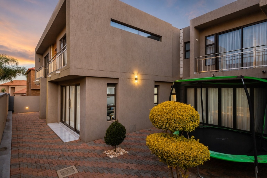 6 Bedroom Property for Sale in Amandasig Gauteng