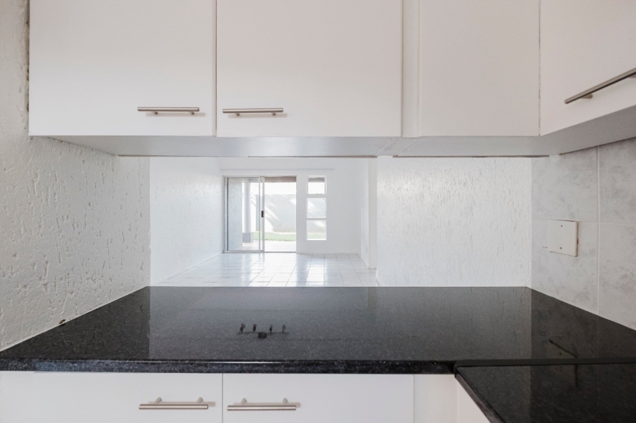 2 Bedroom Property for Sale in Mulbarton Gauteng