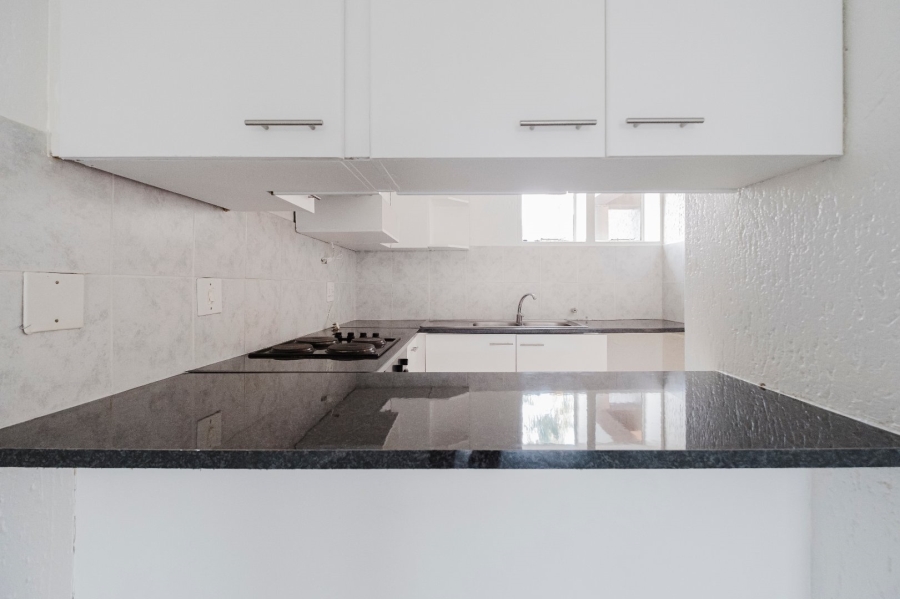 2 Bedroom Property for Sale in Mulbarton Gauteng